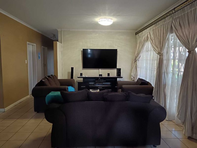 A beautiful family home in the heart of Ninapark - Photo 3