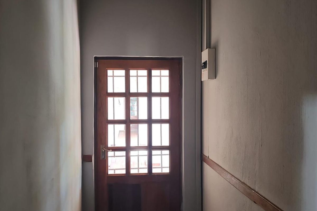 Prime Office Space Available for Lease - Secure and Accessible Location - Photo 5