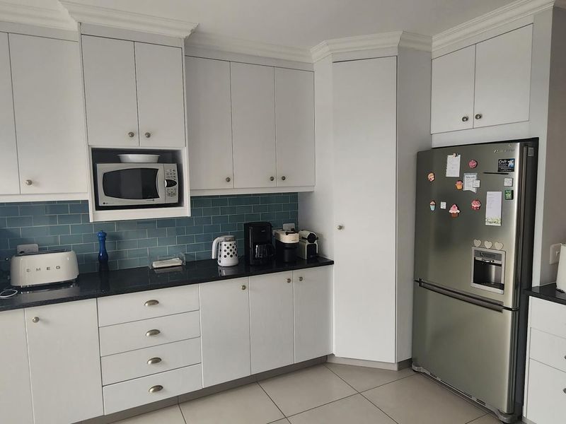 A CHEERFUL CENTRE FOR EVERYDAY FAMILY LIVING - Photo 6