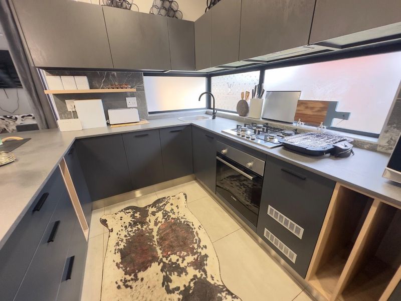 Newly built modern house in sort after secure complex - Photo 10