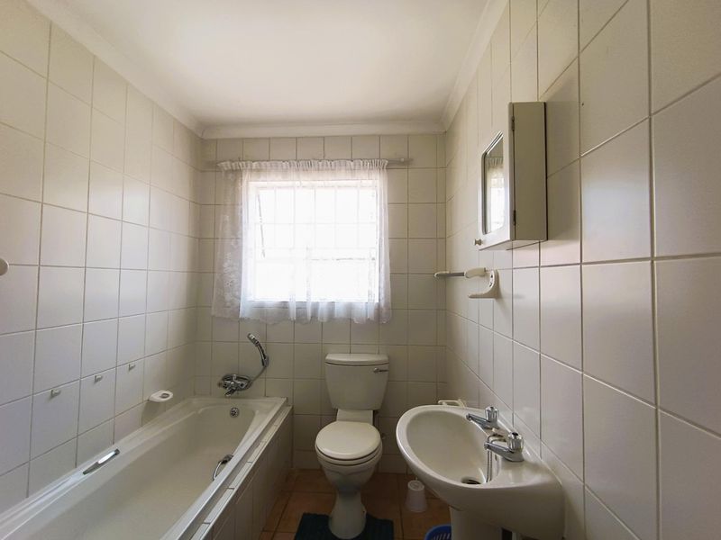 Spacious Townhouse Near Top Schools & UFS - Photo 10