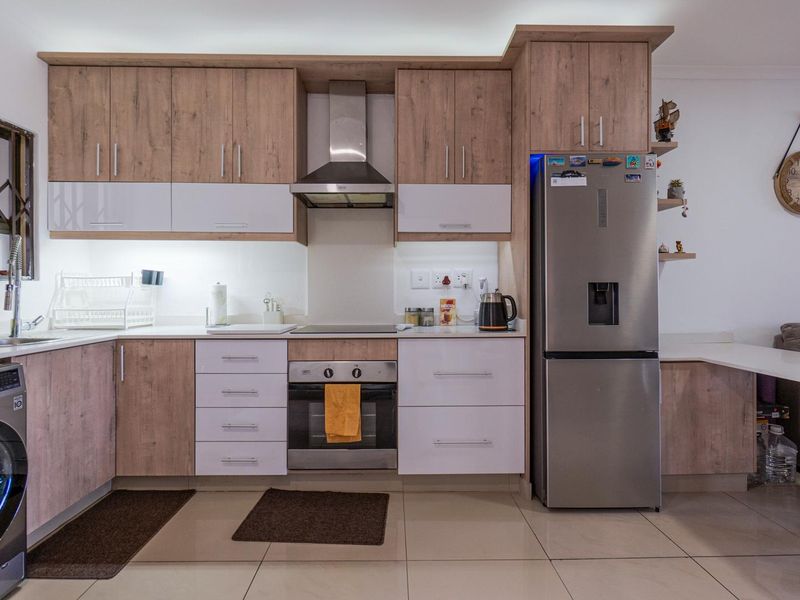 Investment opportunity and newly renovated - Photo 3