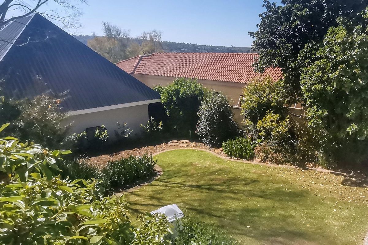 Stylish, newly renovated home for rental in Mondeor - Photo 3