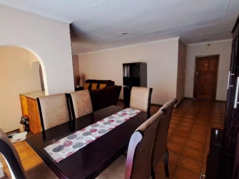 3 Bedroom House In Birchleigh Ext 13 - Photo 5