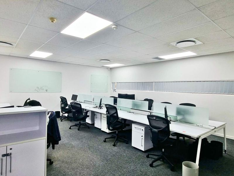 709m2 AAA office in Umhlanga Ridge with generator, lift access, secure entry, and 34 bays. Available January 2026 - Photo 6