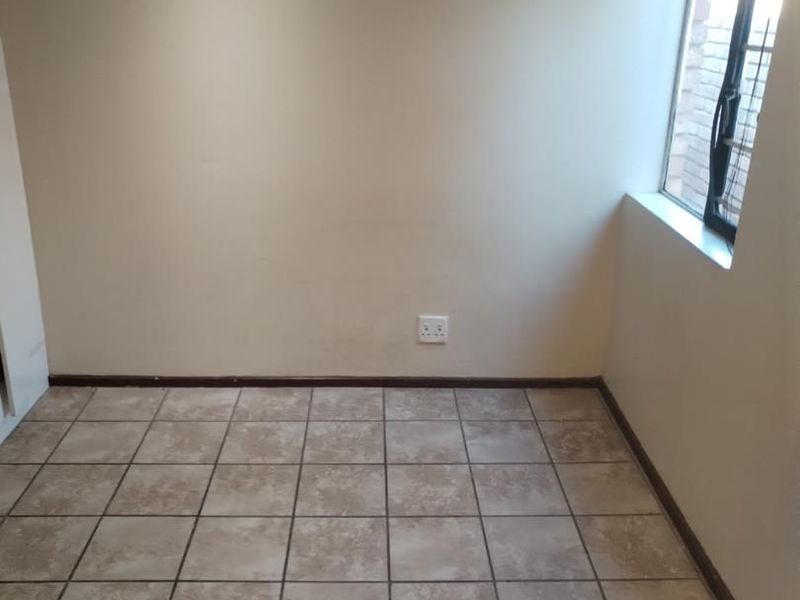 Modern 2 Bedroom Unit - Photo 9