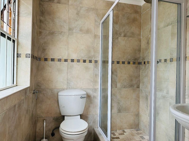 Spcious Home In The Heart of Parklands - Photo 9