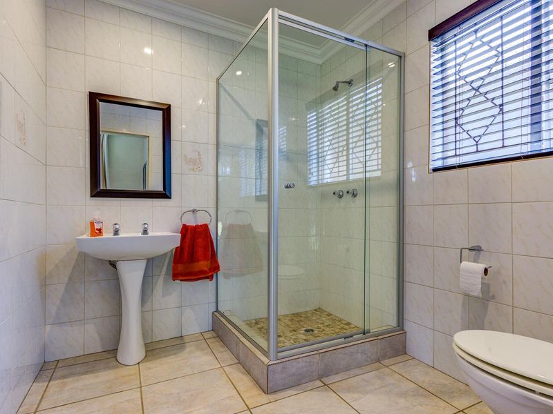 EXCEPTIONALLY NEAT FAMILY HOME IN THE UPMARKET ESTATE OF MOREHILL CLOSE - Photo 9