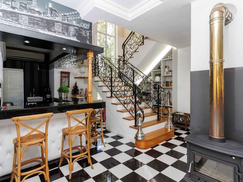 The Winelands Dream in a Luxurious Double-Storey Home on Val de Vie Estate - Photo 10