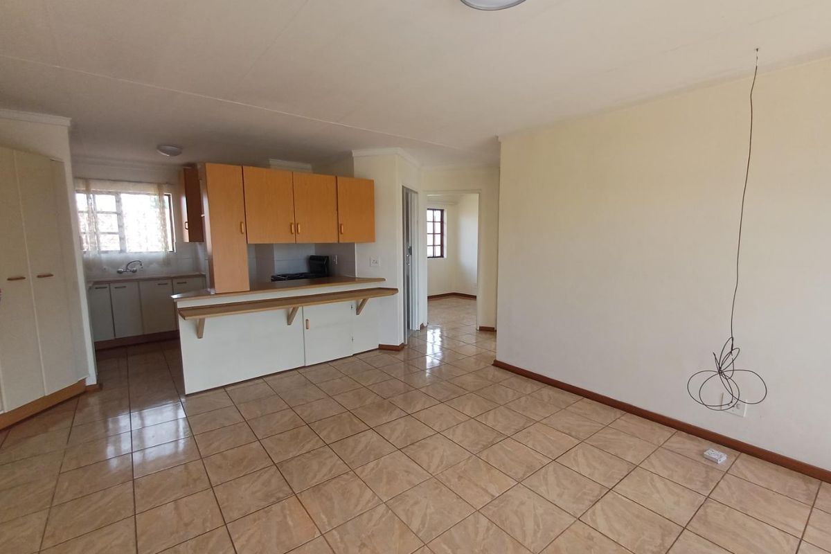 Charming Lock-Up-And-Go starter unit in a well located complex - Photo 5