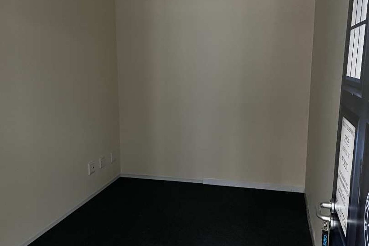 Superb Views & Air Conditioned Offices in Milnerton - Photo 5
