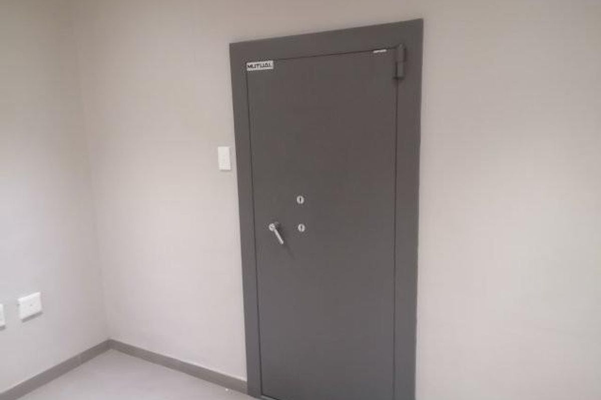 WAREHOUSE WITH OFFICE + HOUSES - FOR SALE - BRAKWATER - Photo 5