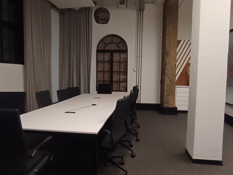 Prime location:  office to let - Photo 2