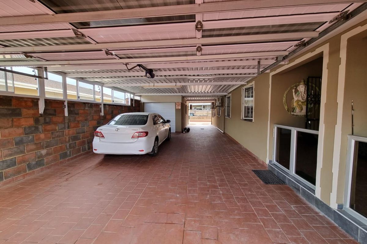 Welcome to Your Dream Family Home in Rainham, Phoenix! - Photo 4