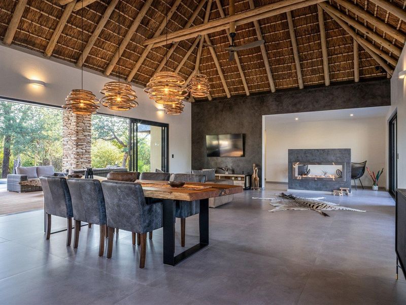 Contemporary Bushveld Home with Mountain Views - Photo 4