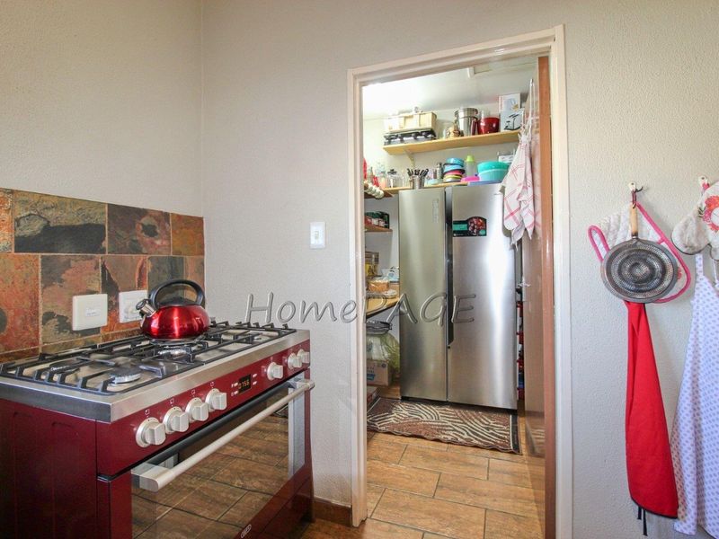 Otjiwarongo:  Immaculate 8 Bedroom Guesthouse for sale - Photo 10