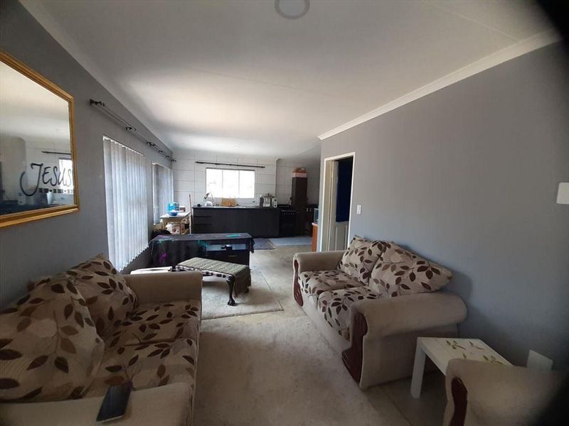 Family home with 2 x one bedroom flats - Photo 6