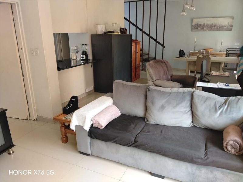 3 bedroom duplex, with small garden - Photo 3