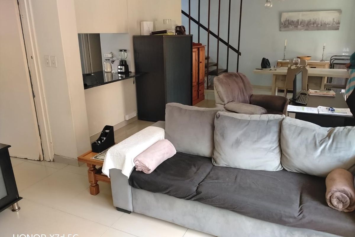 3 bedroom duplex, with small garden - Photo 3