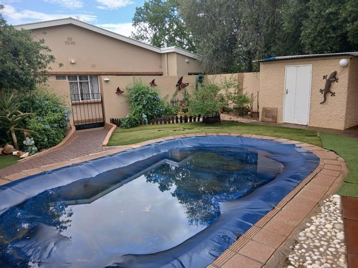 Property #2488499, House For Sale in Pioniers Park