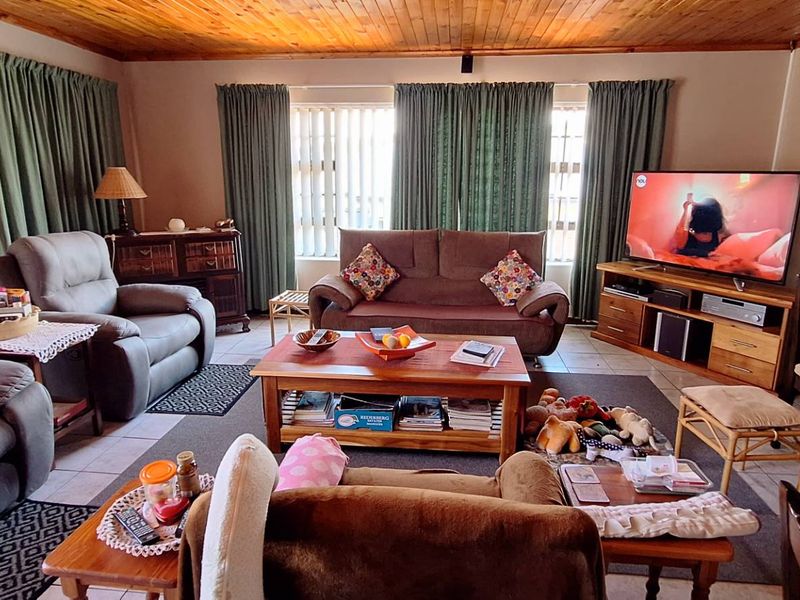 Dana Bay Gem: 3-Bed House with Flat & Ocean Views! - Photo 7