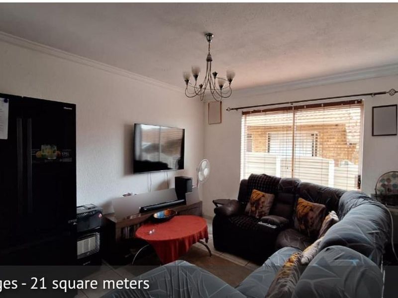 Charming two bedroom townhouse in Birch Acres - Photo 9