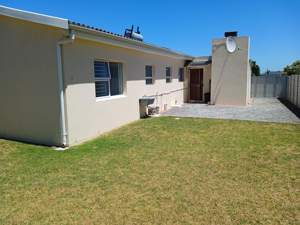 The other side of House/Backyard. Access for more Motor Vehicles safe parking in Backyard.