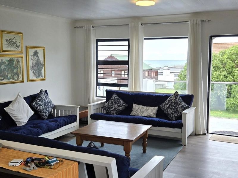 Luxury Franskraal home 100 metres from shoreline, offering turnkey living, secure garages, solar power, and sea views. - Photo 8