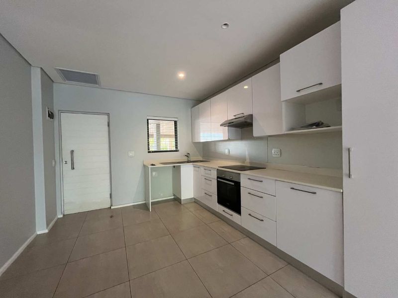 Ground Floor Convenience Meets Estate Living – Rental in Seaward Estates - Photo 6