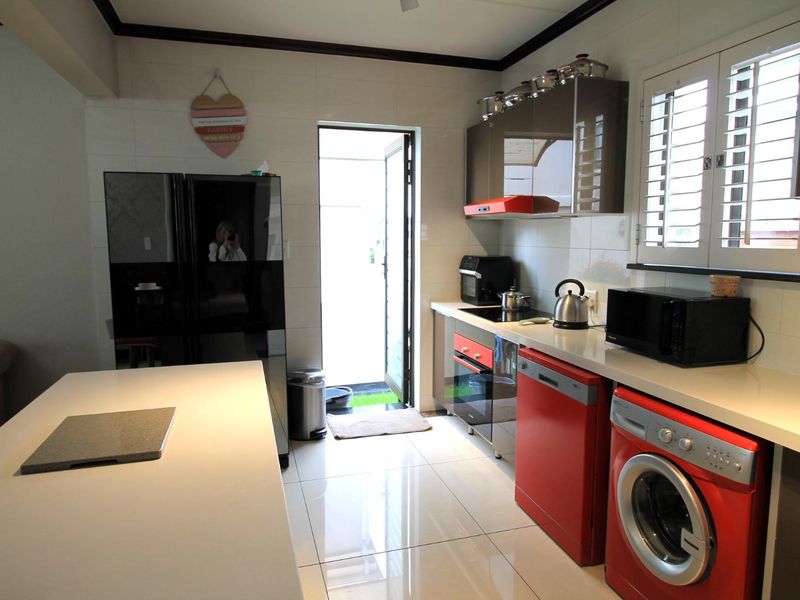 Charming Three Bedroom Family Home in Excellent Estate - Photo 5