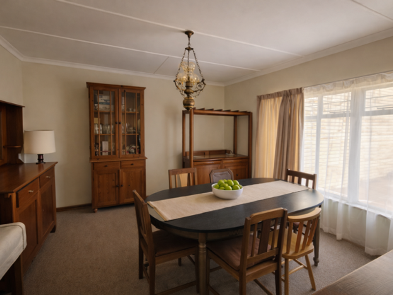 Spacious Family Living in Panorama - Photo 3