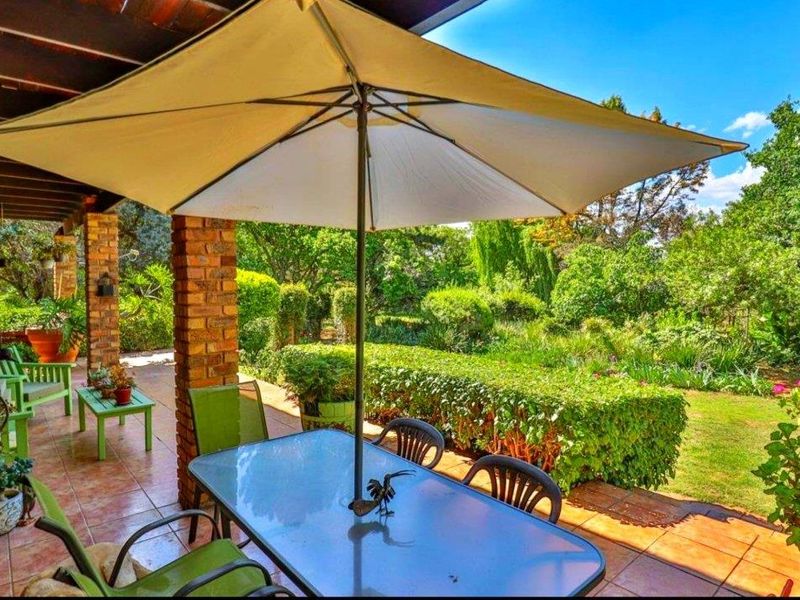 "A phenomenal residence is characterised by a generously sized land." - Photo 3