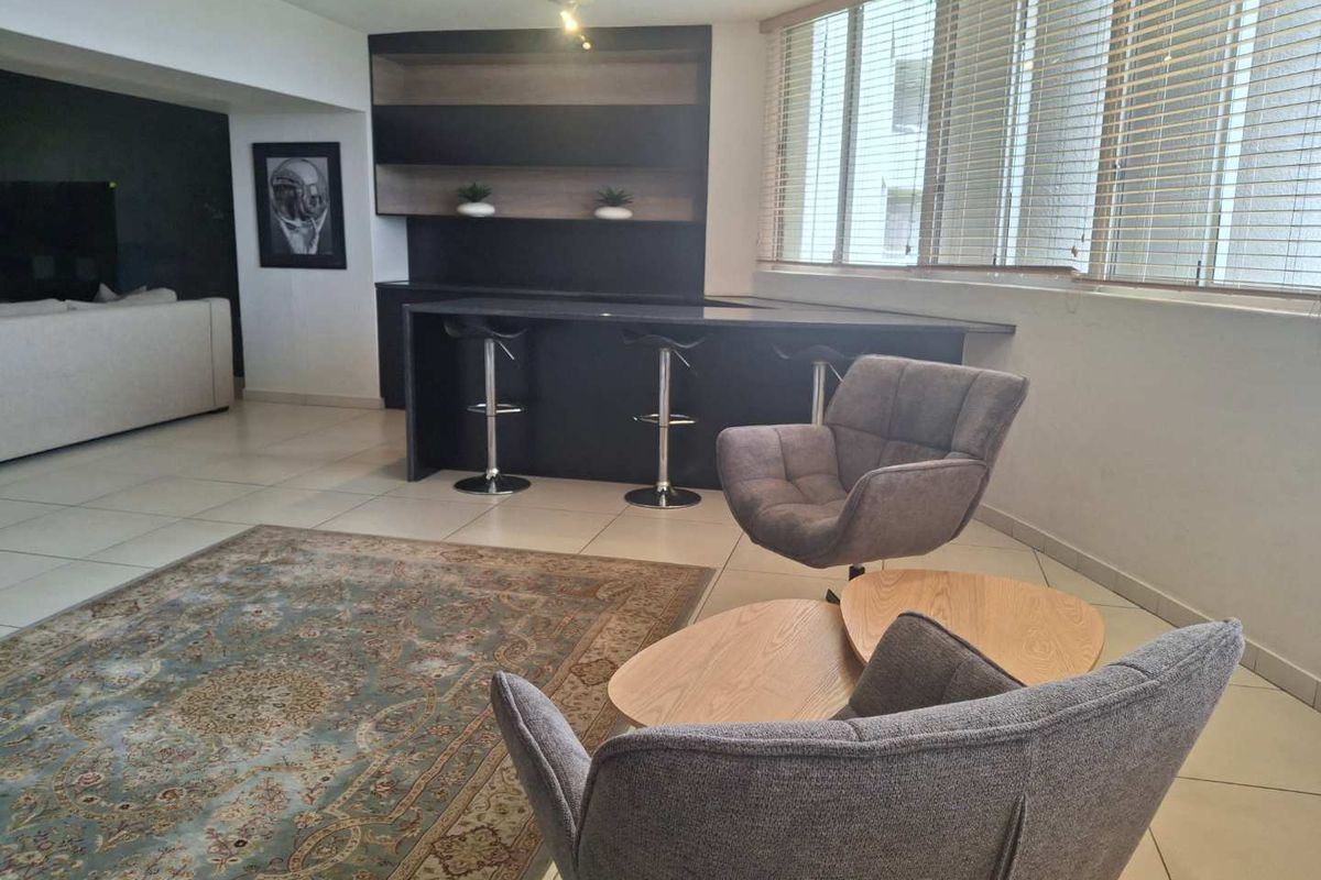 A BEAUTIFULLY FURNISHED THREE BEDROOM APARTMENT - Photo 4