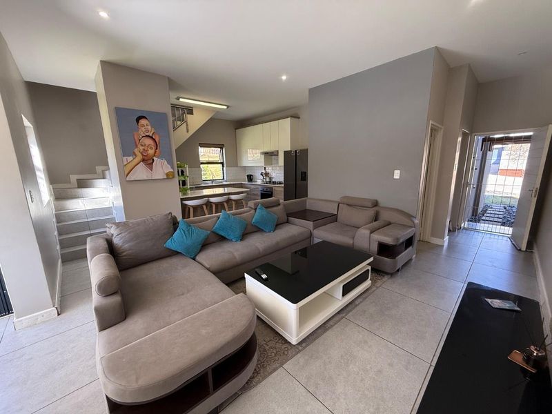 Exquisite Residence with Majestic Landscaped Garden and Exceptional Entertaining Spaces - Photo 5