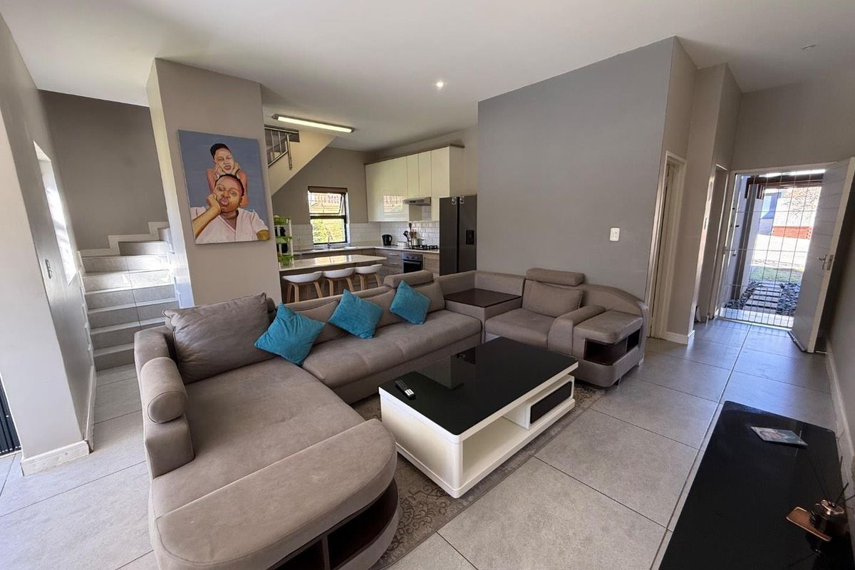 Exquisite Residence with Majestic Landscaped Garden and Exceptional Entertaining Spaces - Photo 5