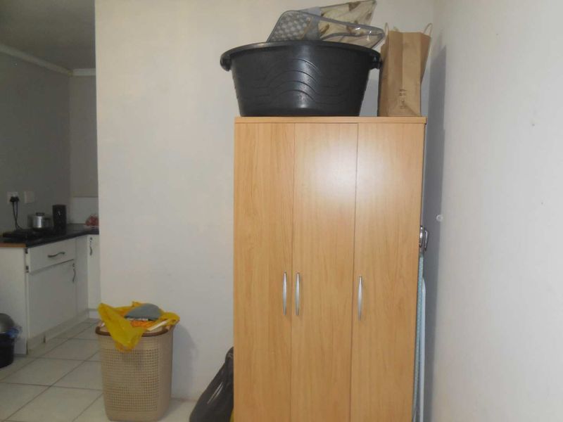 Bachelor Flat at James 230 - Photo 4