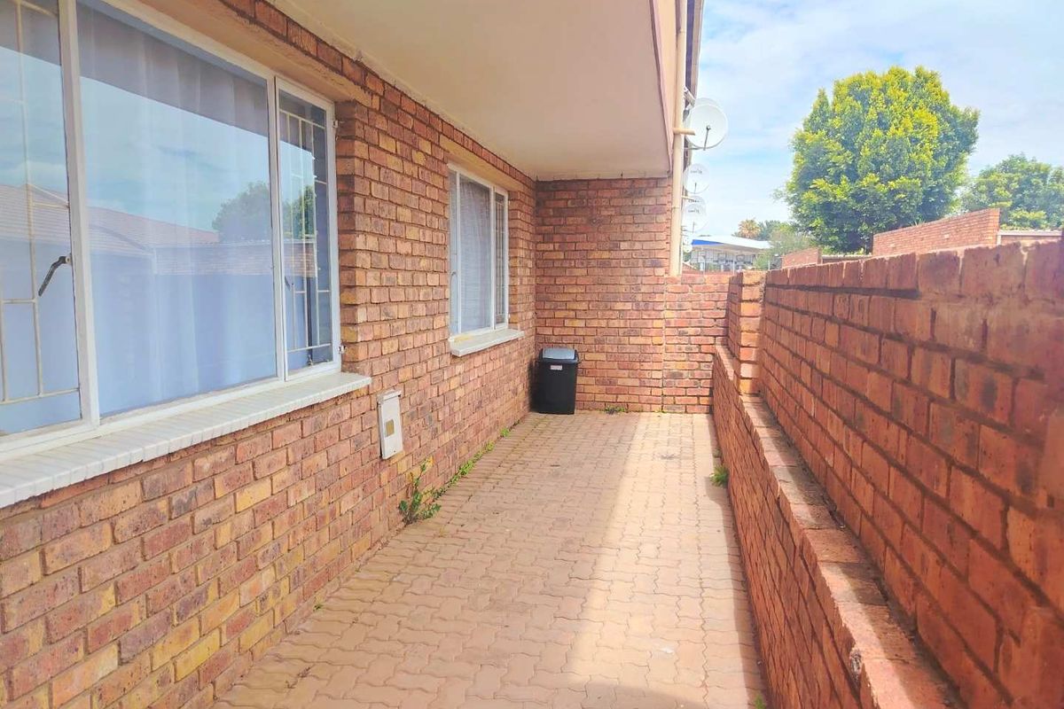 A  SPACIOUS GROUND FLOOR APARTMENT - Photo 2