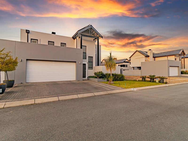 4 bedroom House for Sale in Broadacres - Photo 3