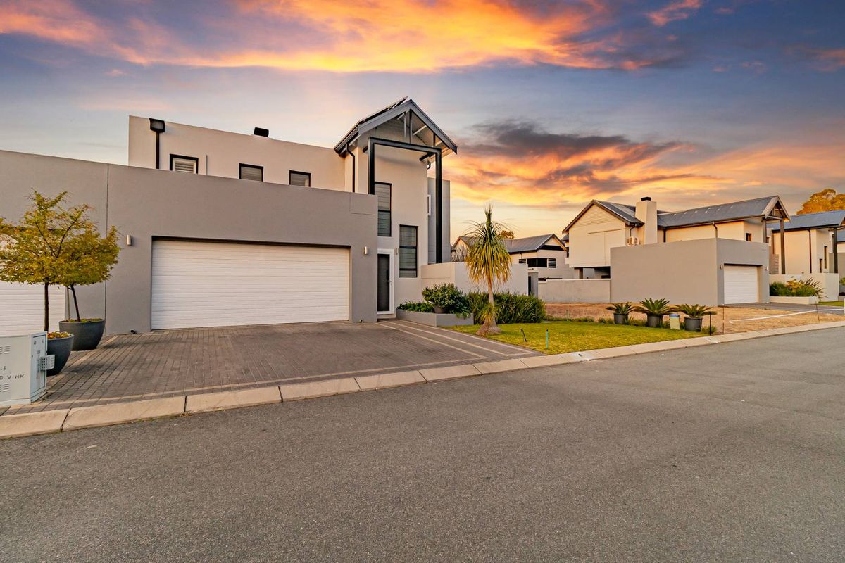 4 bedroom House for Sale in Broadacres - Photo 3