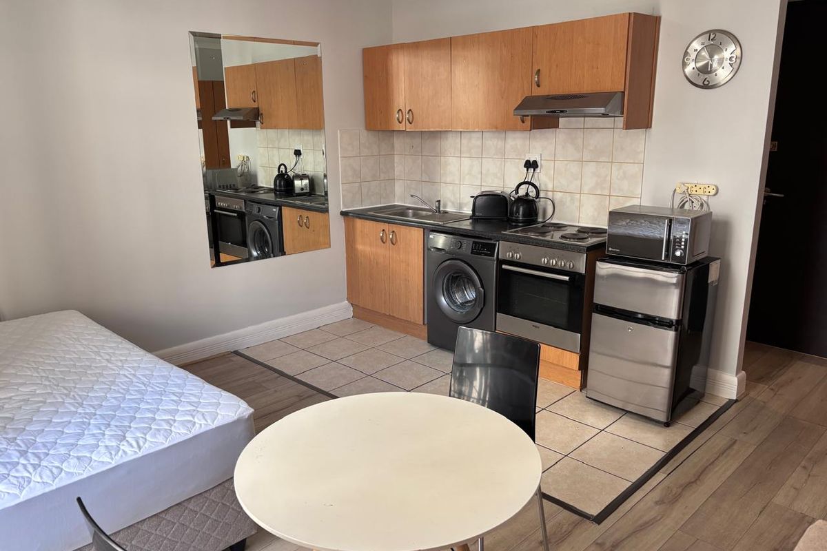 SUPERB STUDIO - Partially FURNISHED - Photo 5