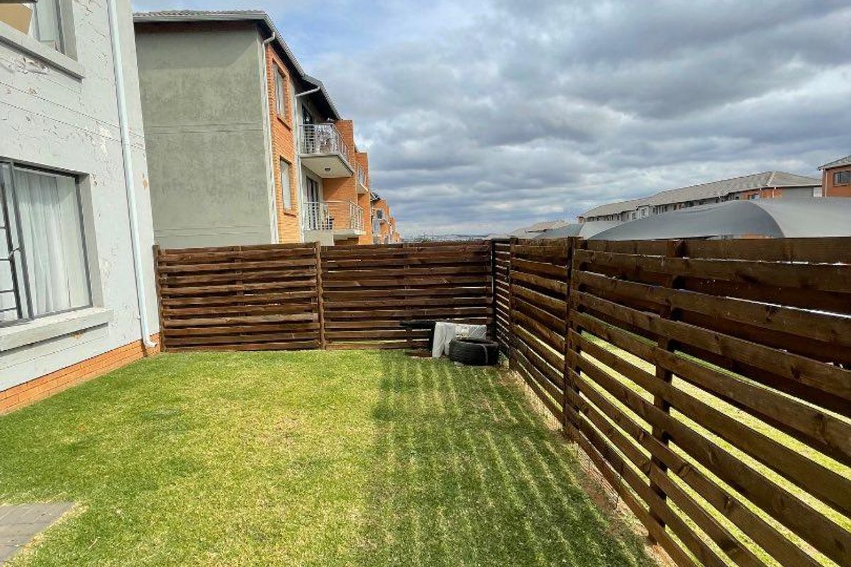 Bright & Airy 4-Bedroom Unit with Secure Access Control - Photo 2