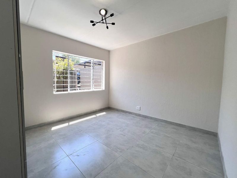 Renovated , Sunny, Private and Spacious Townhouse. - Photo 6