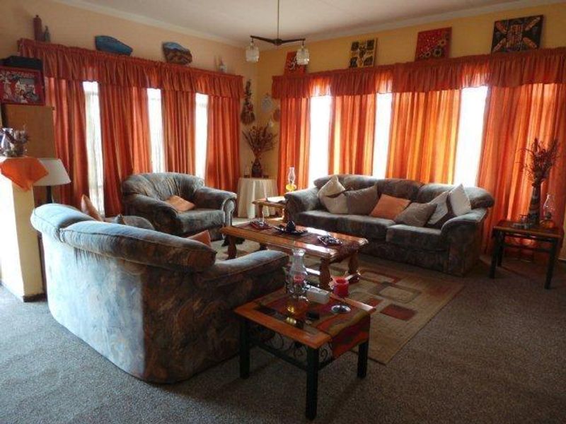 Spacious Family Home close to all Amenities - Photo 5