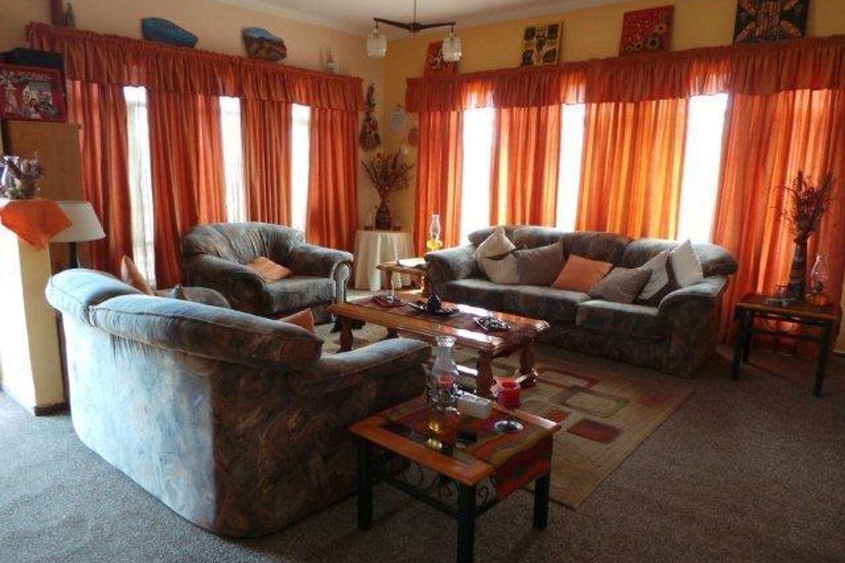 Spacious Family Home close to all Amenities - Photo 5