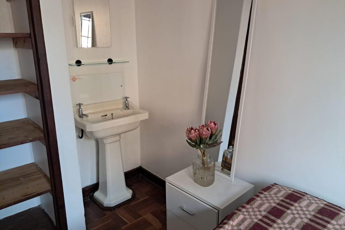 Charming Room in Prime Location - Photo 5