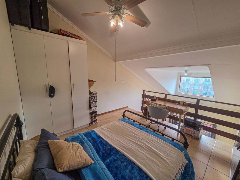 1 Bedroom Top-Floor Loft Available in Hillcrest - Photo 6