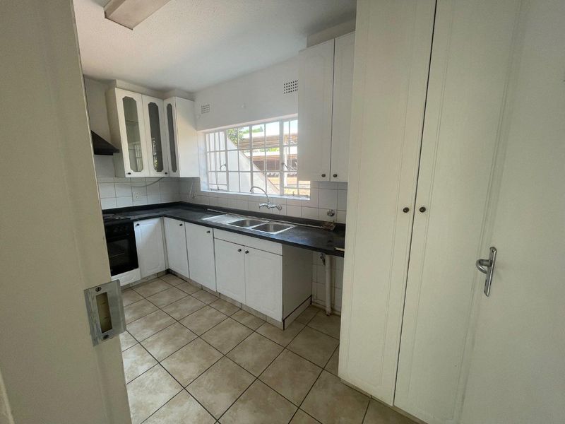 UNFURNISHED TWO BEDROOMS - Photo 5