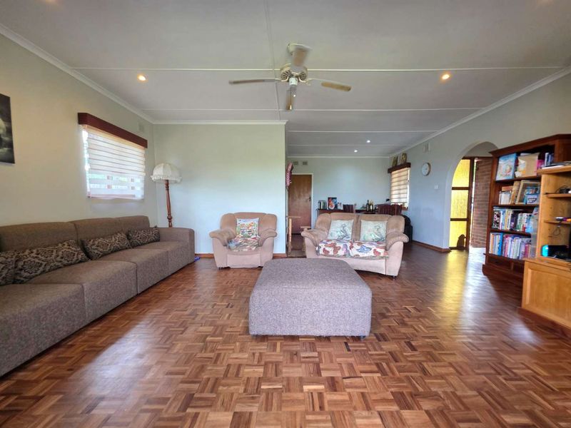 5 Bedroom Family Home FOR SALE in Northdene! - Photo 7