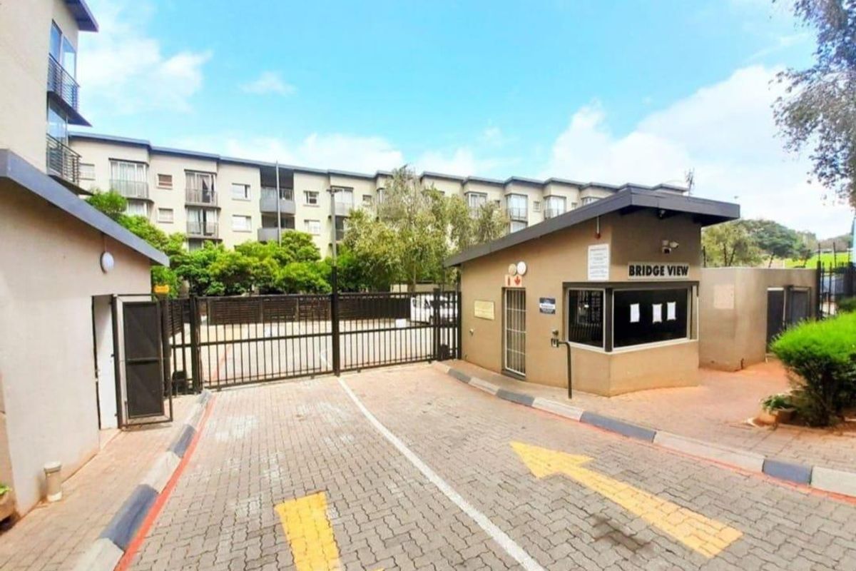 Grasp this ideal investment for student accommodation with substantial rental income! - Photo 3