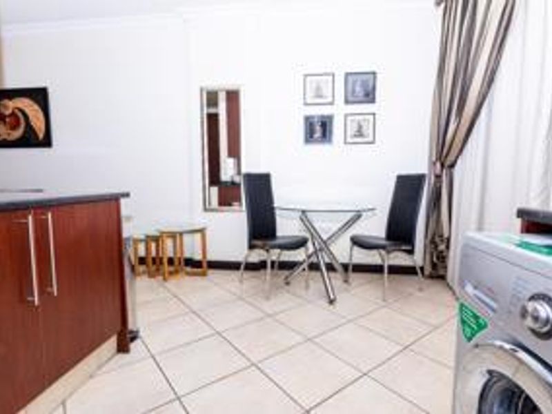 FURNISHED BACHELOR - Photo 3